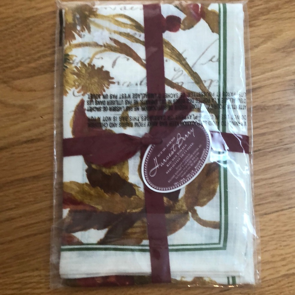 Williams Sonoma Harvest Berry Kitchen Towels with Burgundy Accent Retired 2008
